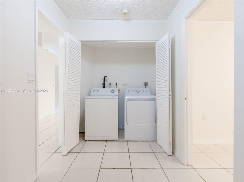En Venta: $629,900 (3 camas, 2 baños, 1637 Pies cuadrados)