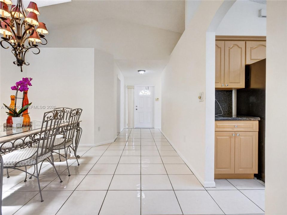 En Venta: $629,900 (3 camas, 2 baños, 1637 Pies cuadrados)