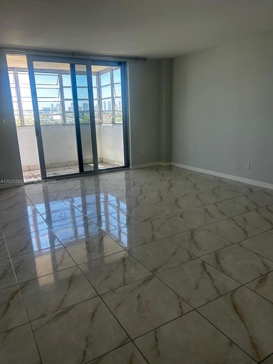 Activo con contrato: $2,200 (2 camas, 2 baños, 1093 Pies cuadrados)