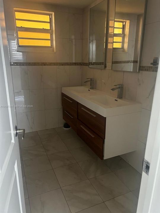 Activo con contrato: $2,200 (2 camas, 2 baños, 1093 Pies cuadrados)
