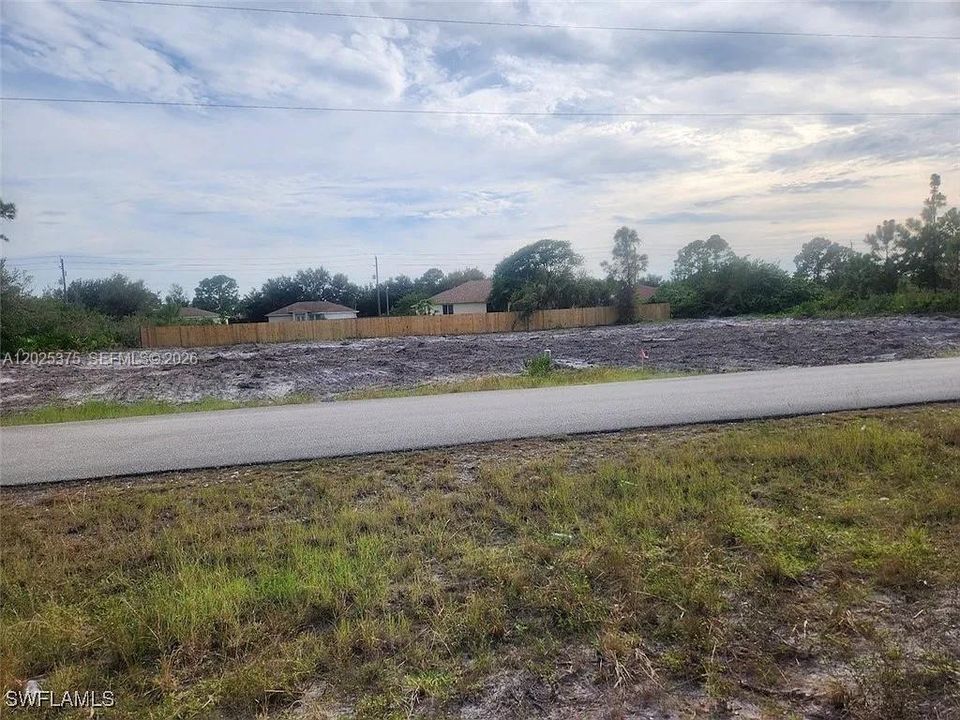待售: $27,500 (0.25 acres)