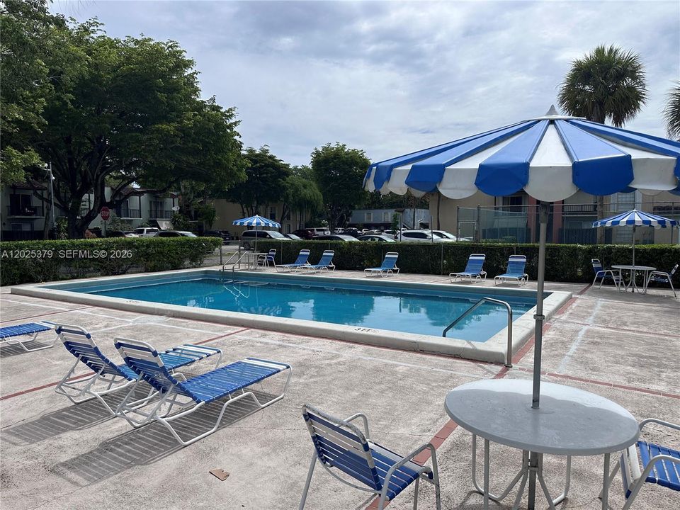 For Rent: $2,100 (2 beds, 1 baths, 840 Square Feet)