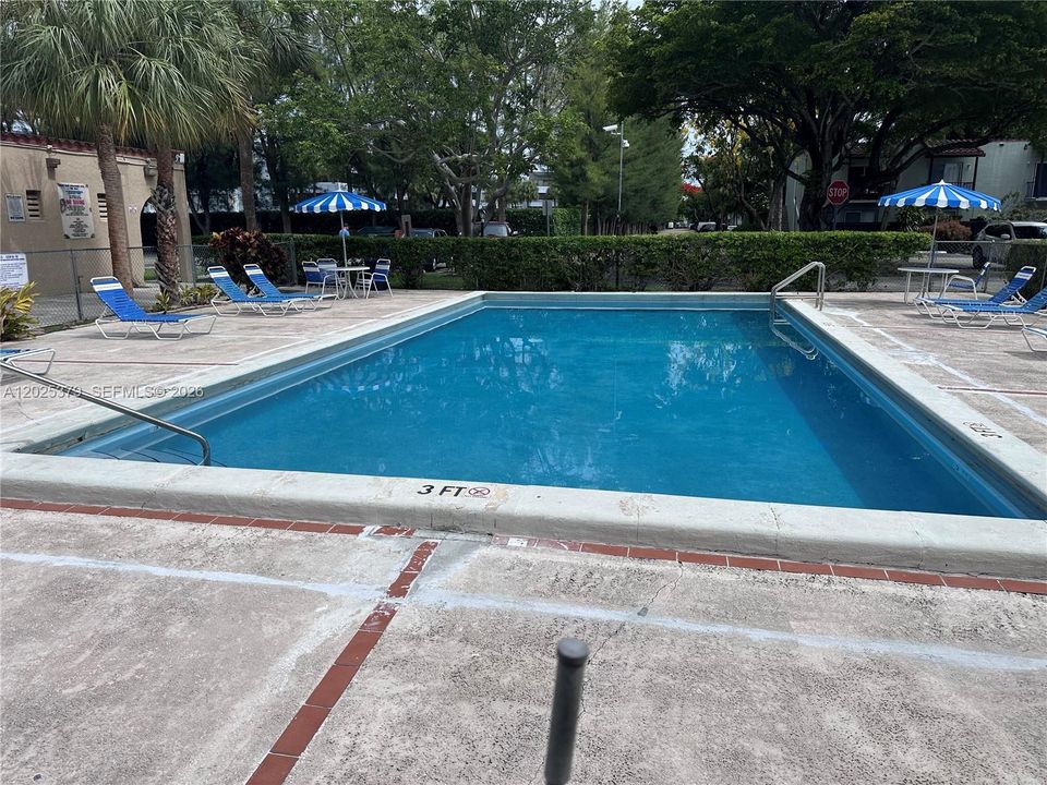 For Rent: $2,100 (2 beds, 1 baths, 840 Square Feet)