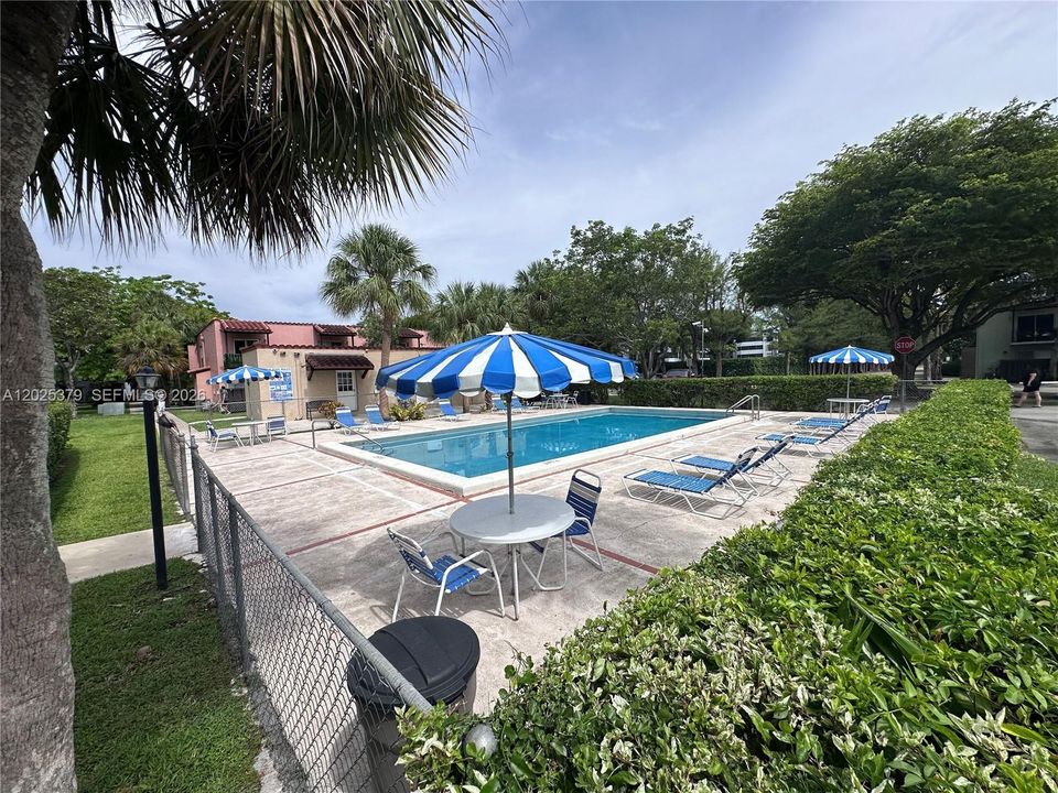For Rent: $2,100 (2 beds, 1 baths, 840 Square Feet)