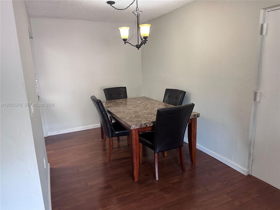 For Rent: $2,100 (2 beds, 1 baths, 840 Square Feet)