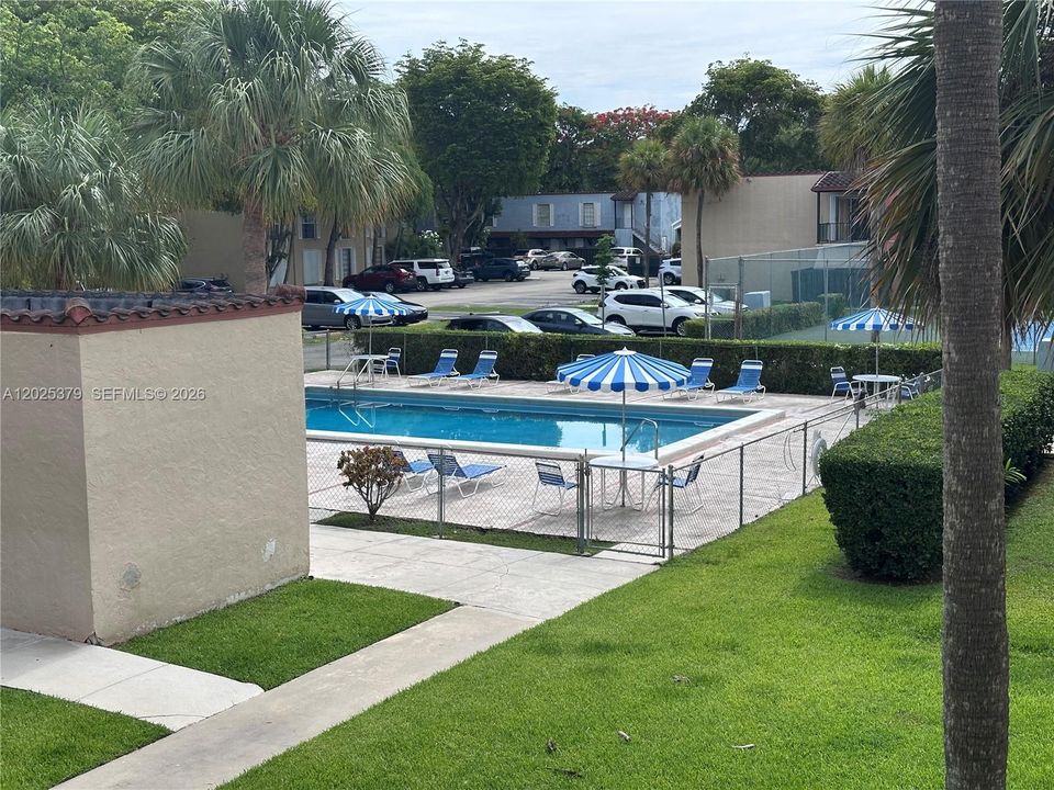 For Rent: $2,100 (2 beds, 1 baths, 840 Square Feet)