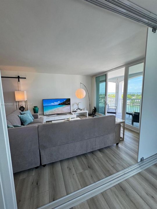 For Rent: $4,500 (2 beds, 2 baths, 1050 Square Feet)
