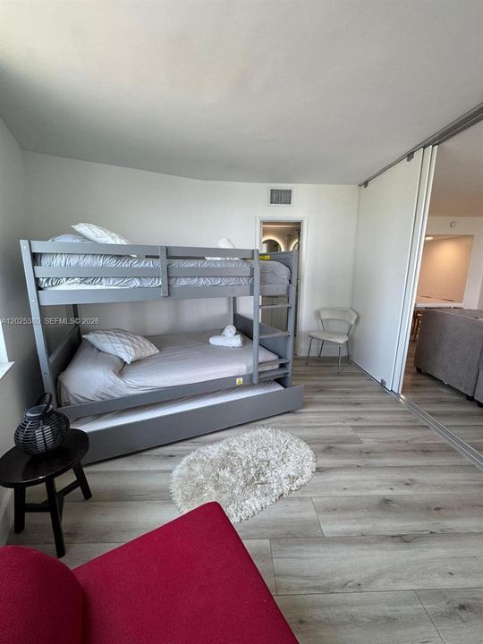 For Rent: $4,500 (2 beds, 2 baths, 1050 Square Feet)