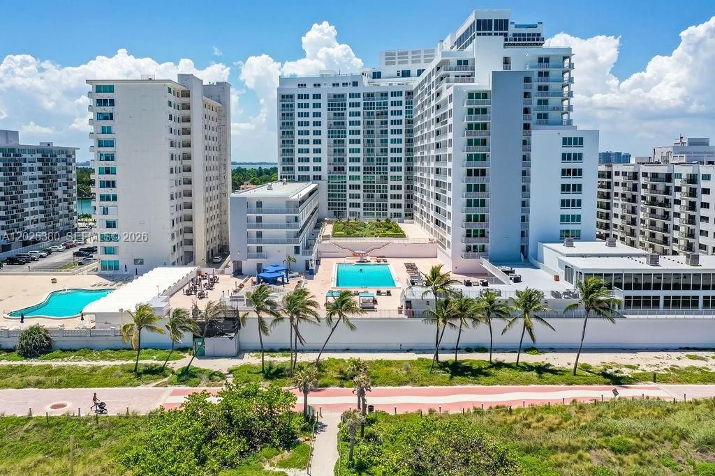 For Rent: $4,500 (2 beds, 2 baths, 1050 Square Feet)