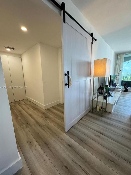 For Rent: $4,500 (2 beds, 2 baths, 1050 Square Feet)