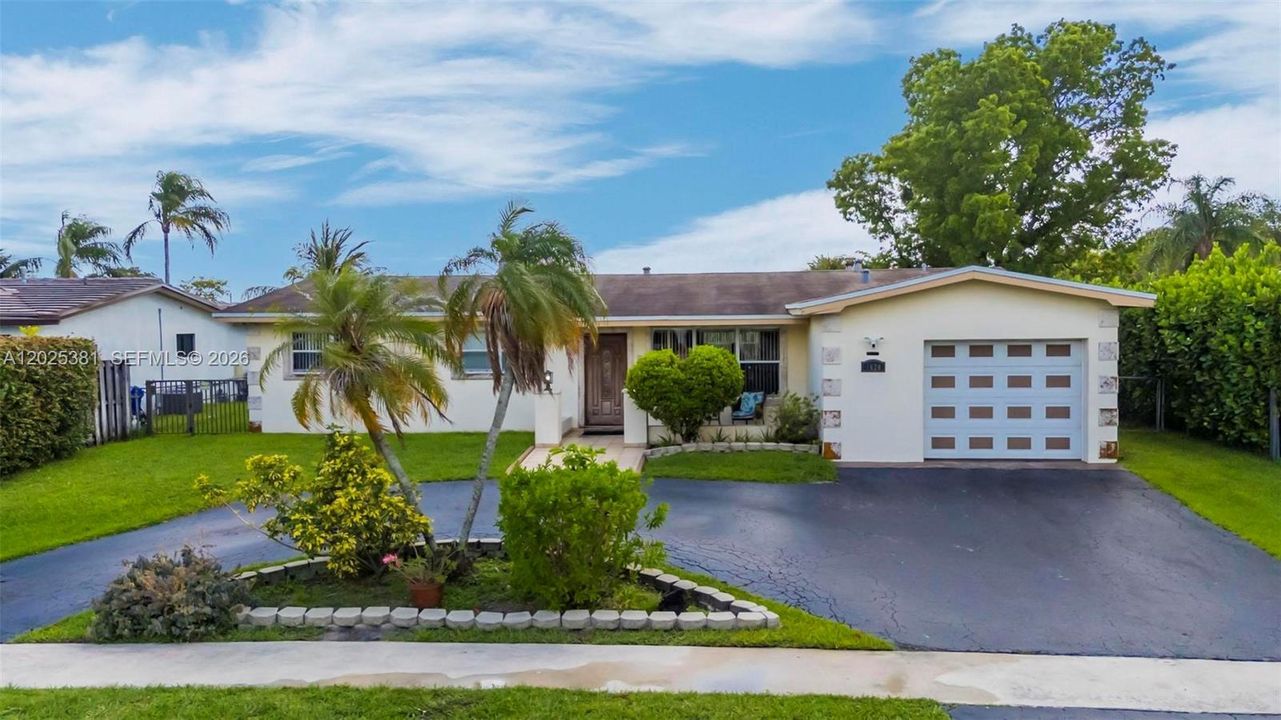 На продажу: $685,000 (4 спален, 2 ванн, 1966 Квадратных фут)