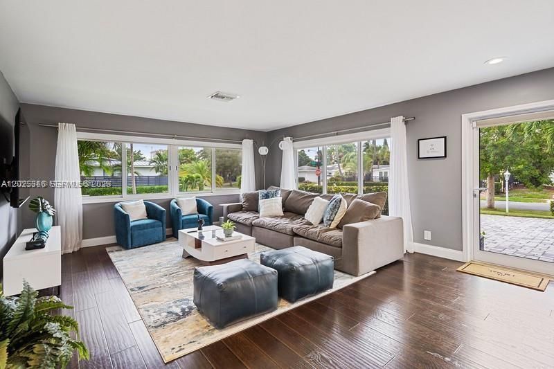 For Rent: $5,400 (3 beds, 2 baths, 1710 Square Feet)