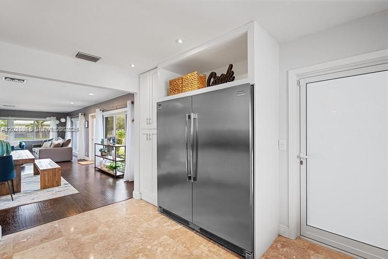 For Rent: $5,400 (3 beds, 2 baths, 1710 Square Feet)