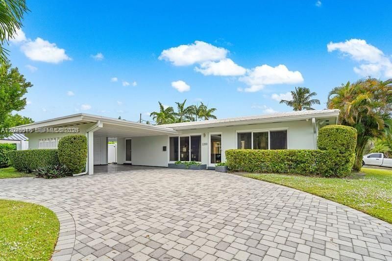 For Rent: $5,400 (3 beds, 2 baths, 1710 Square Feet)