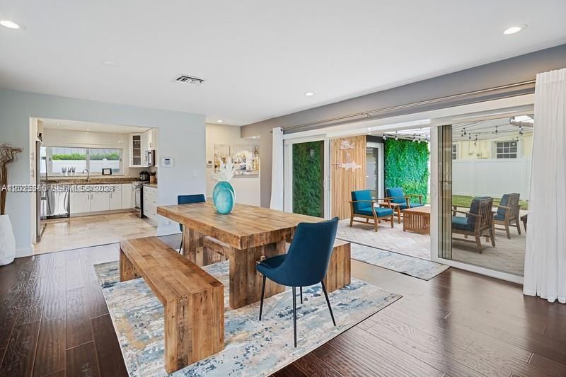 For Rent: $5,400 (3 beds, 2 baths, 1710 Square Feet)