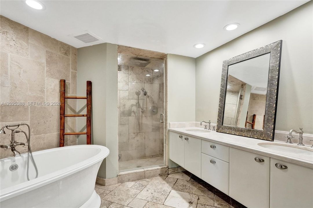 For Sale: $849,900 (2 beds, 2 baths, 1161 Square Feet)