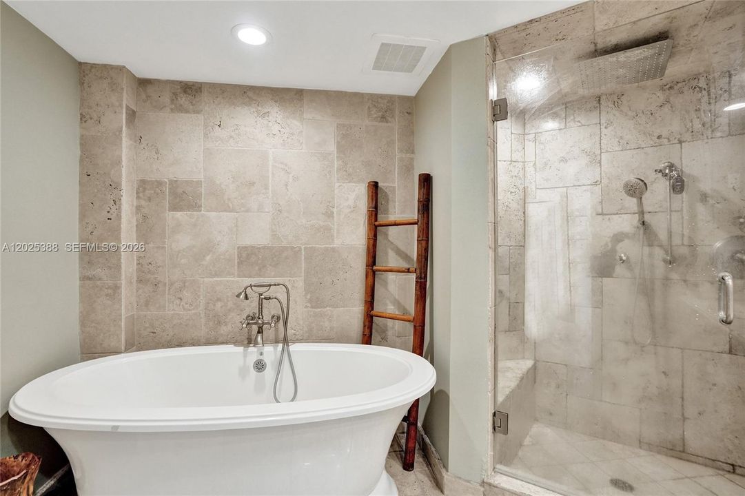 For Sale: $849,900 (2 beds, 2 baths, 1161 Square Feet)
