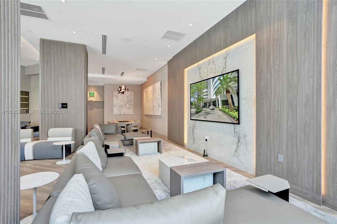 For Sale: $849,900 (2 beds, 2 baths, 1161 Square Feet)