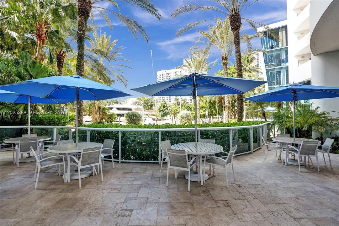 For Sale: $849,900 (2 beds, 2 baths, 1161 Square Feet)