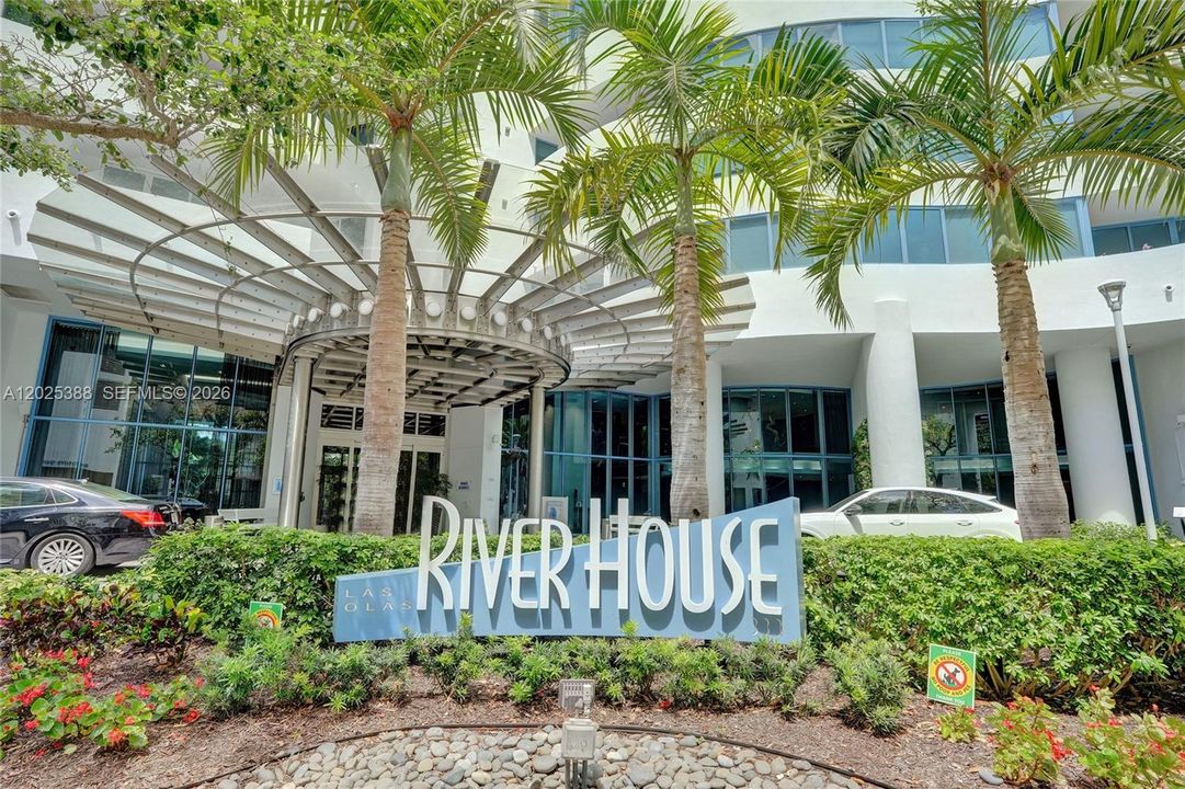 For Sale: $849,900 (2 beds, 2 baths, 1161 Square Feet)