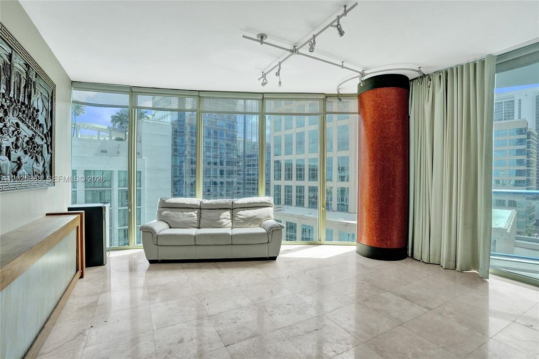 For Sale: $849,900 (2 beds, 2 baths, 1161 Square Feet)
