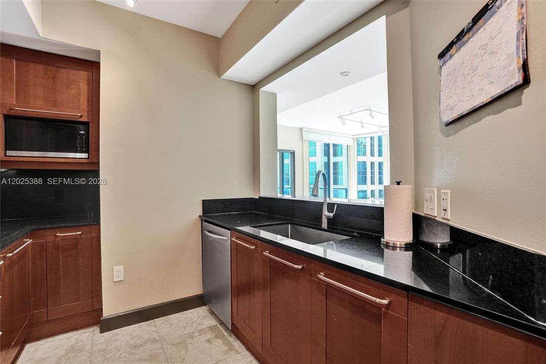 For Sale: $849,900 (2 beds, 2 baths, 1161 Square Feet)