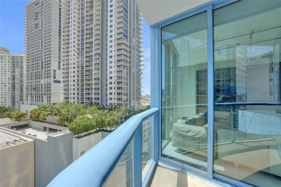 For Sale: $849,900 (2 beds, 2 baths, 1161 Square Feet)