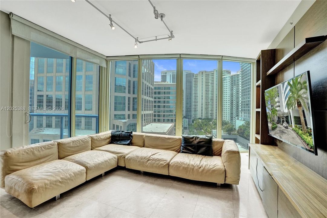 For Sale: $849,900 (2 beds, 2 baths, 1161 Square Feet)