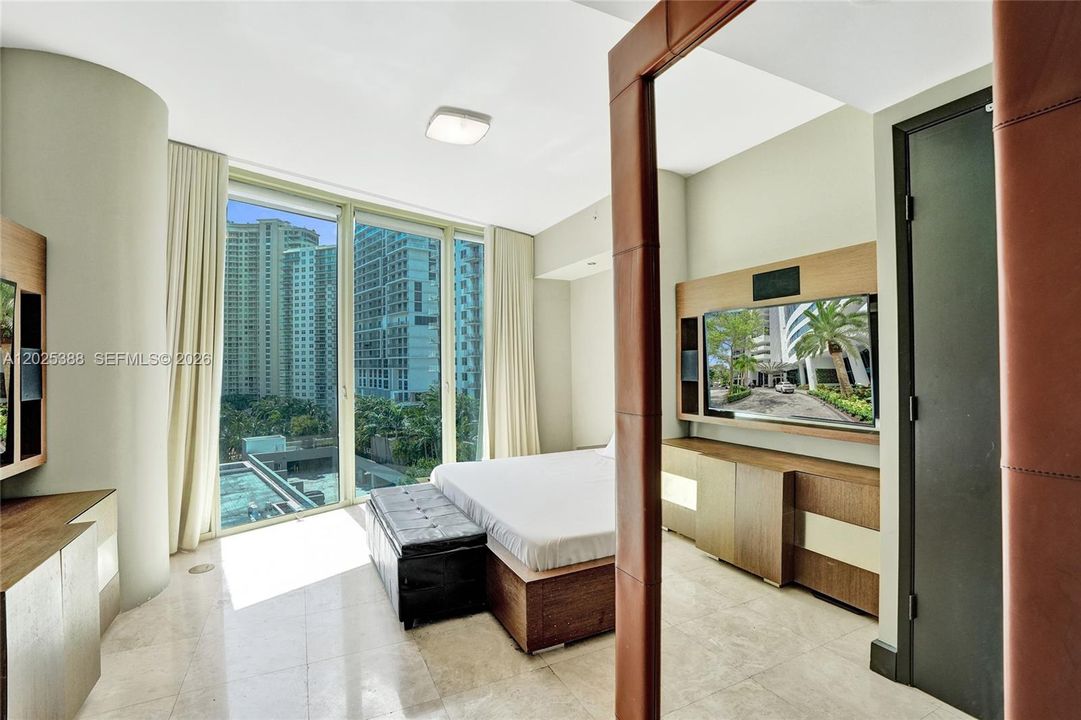 For Sale: $849,900 (2 beds, 2 baths, 1161 Square Feet)
