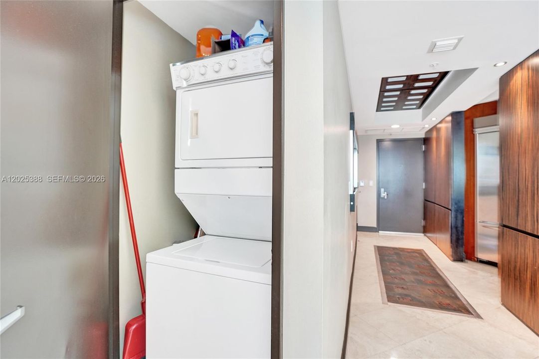 For Sale: $849,900 (2 beds, 2 baths, 1161 Square Feet)