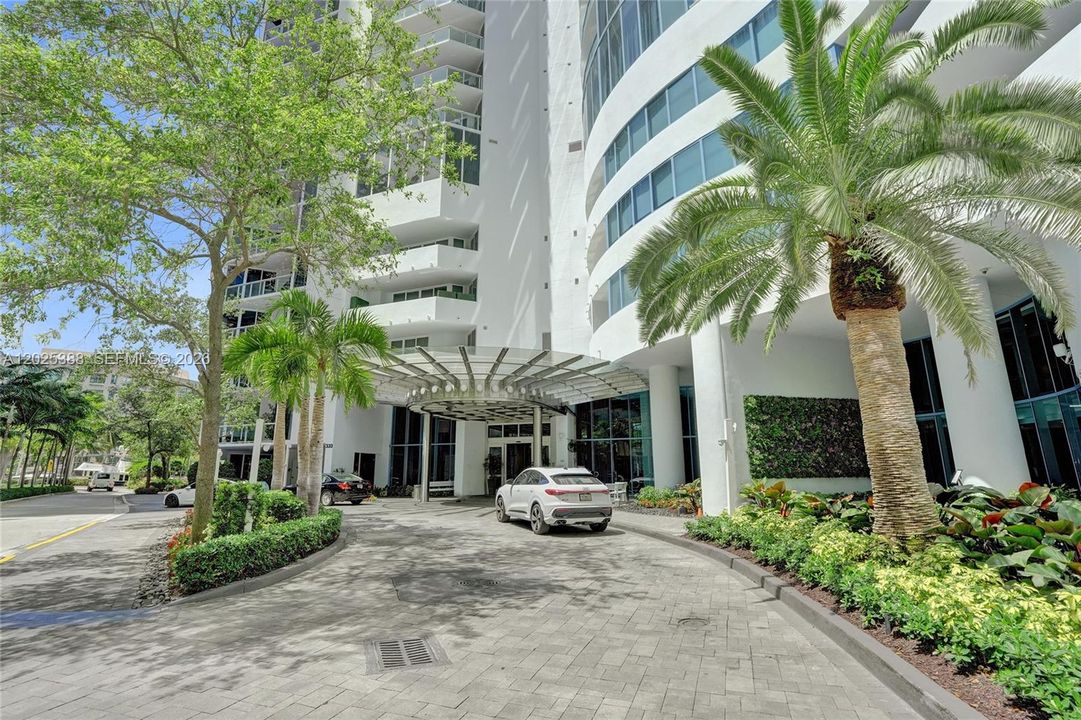 For Sale: $849,900 (2 beds, 2 baths, 1161 Square Feet)