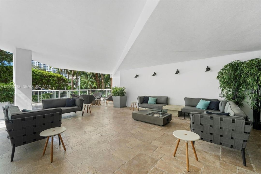 For Sale: $849,900 (2 beds, 2 baths, 1161 Square Feet)