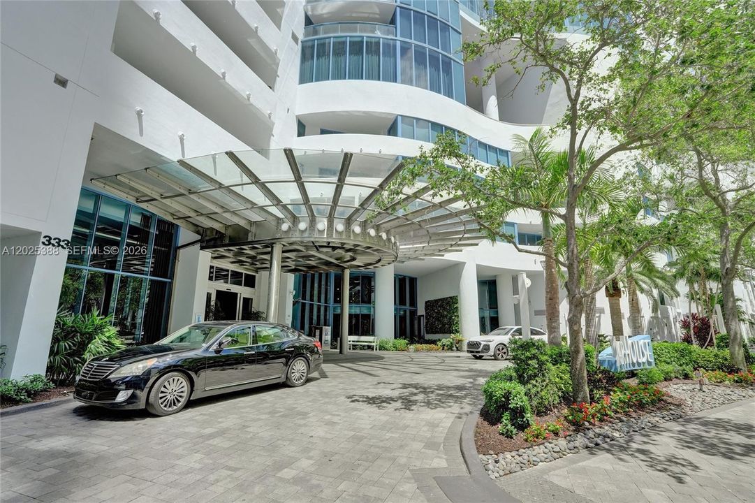 For Sale: $849,900 (2 beds, 2 baths, 1161 Square Feet)