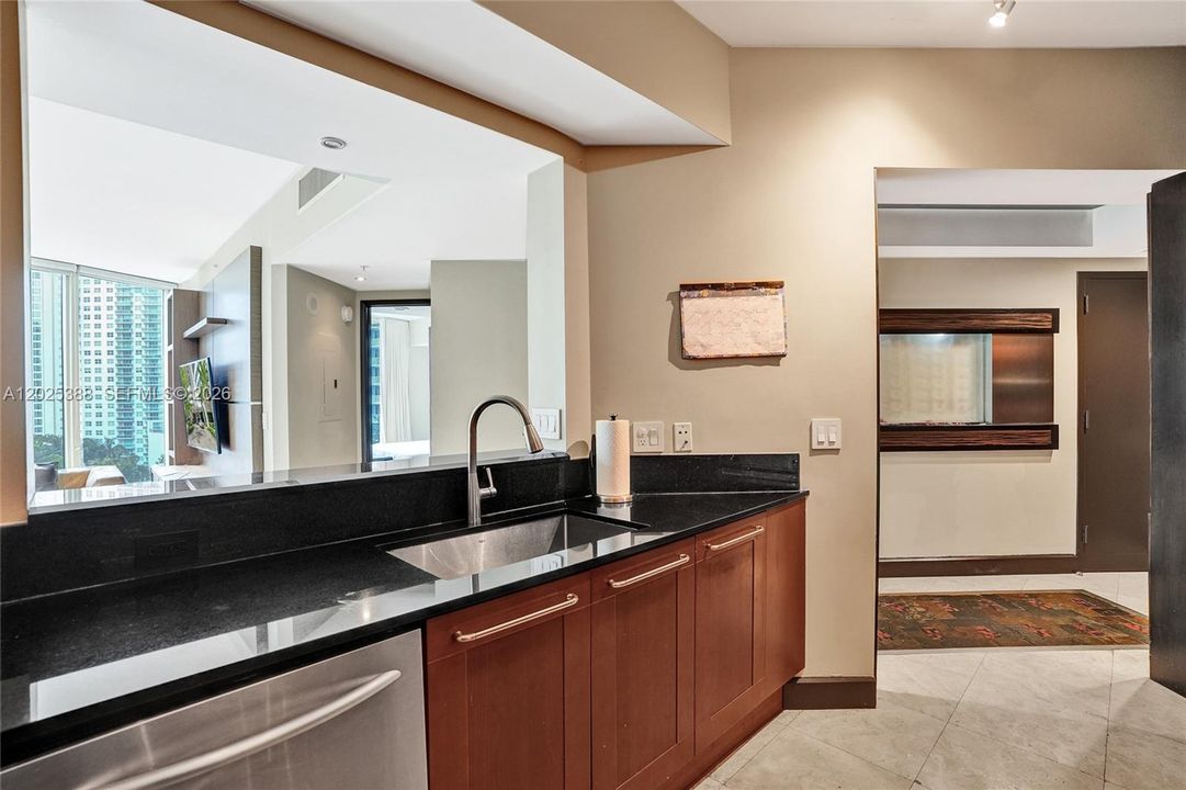For Sale: $849,900 (2 beds, 2 baths, 1161 Square Feet)