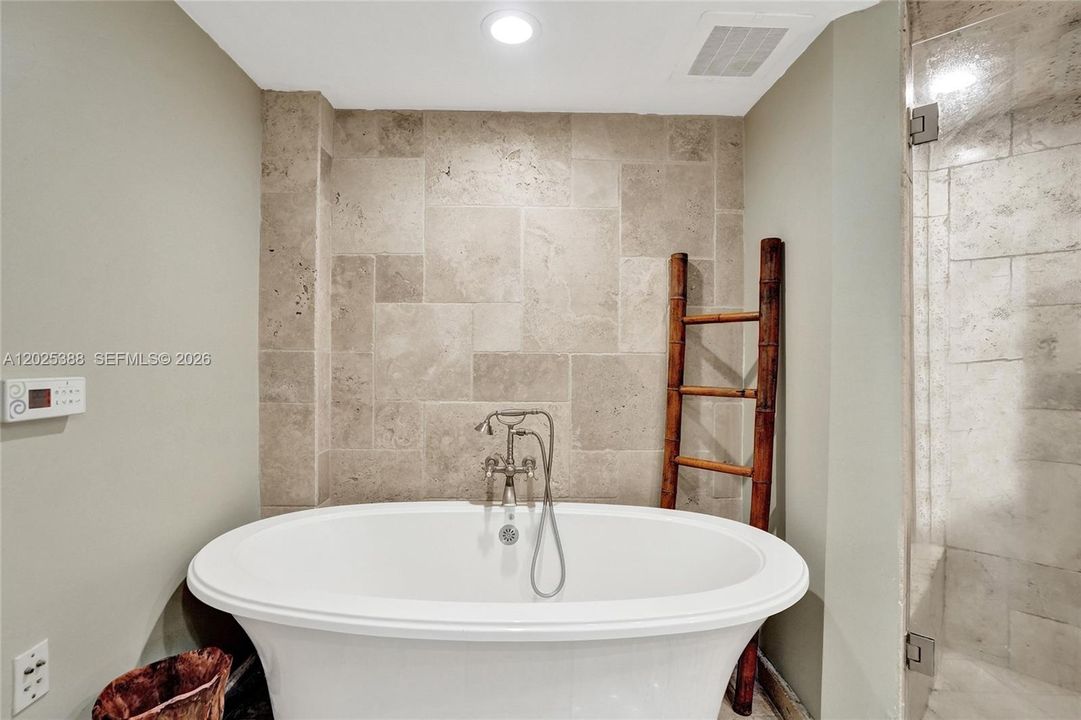 For Sale: $849,900 (2 beds, 2 baths, 1161 Square Feet)