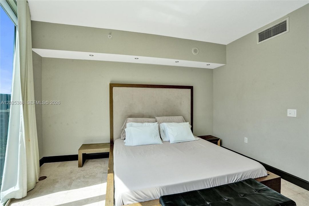 For Sale: $849,900 (2 beds, 2 baths, 1161 Square Feet)