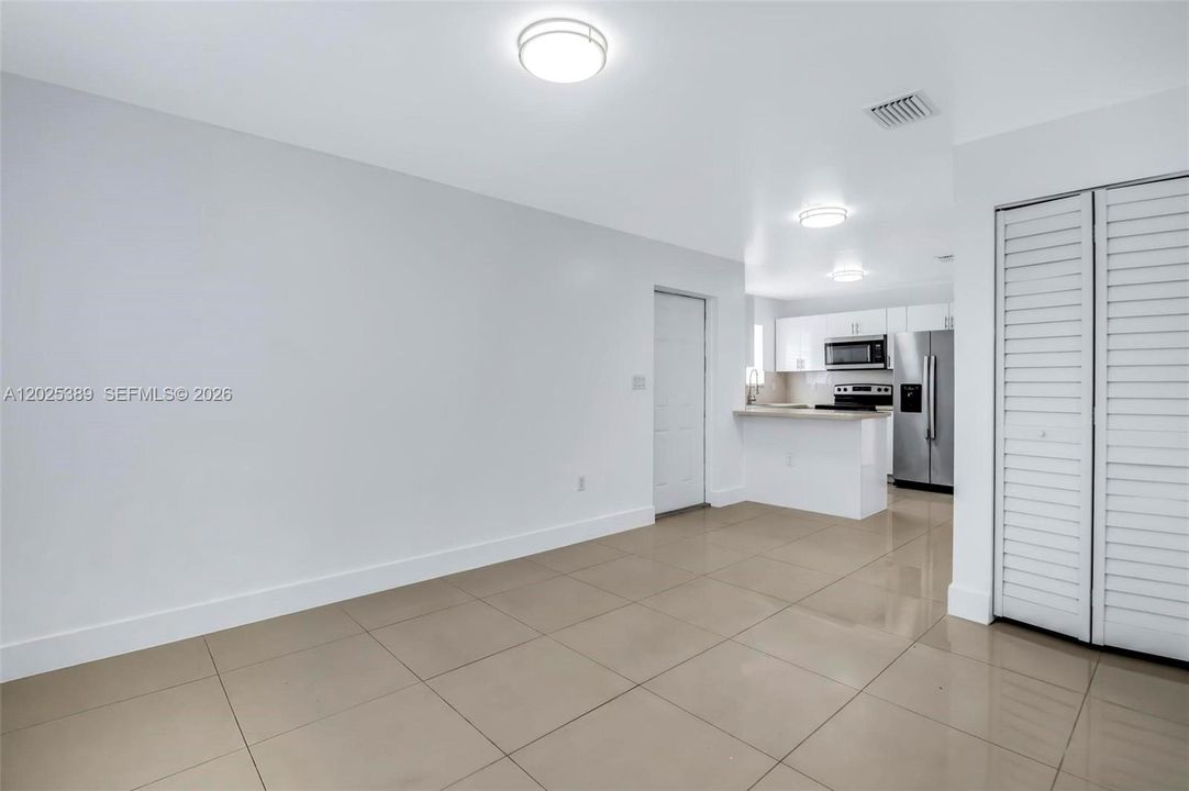 For Rent: $2,900 (3 beds, 2 baths, 1962 Square Feet)