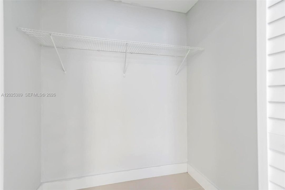 For Rent: $2,900 (3 beds, 2 baths, 1962 Square Feet)