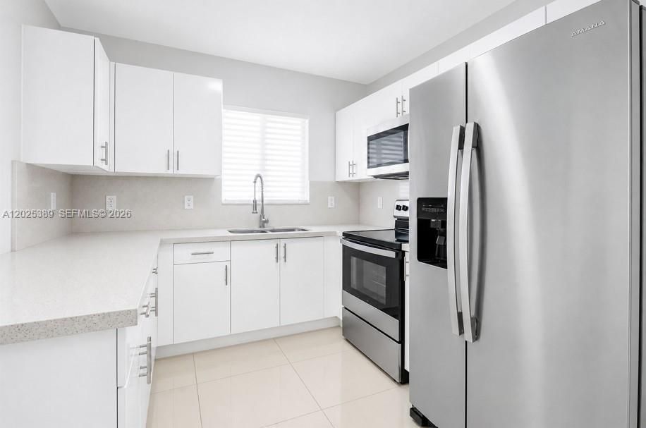 For Rent: $2,900 (3 beds, 2 baths, 1962 Square Feet)
