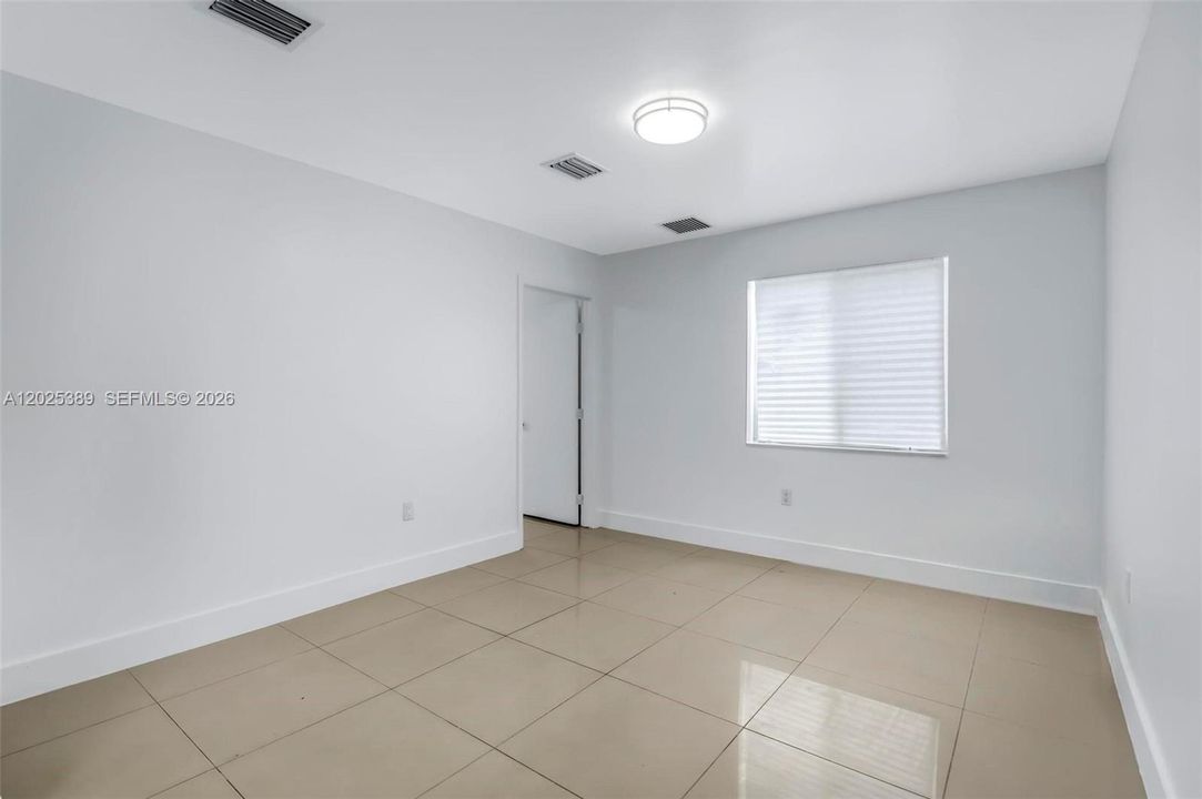 For Rent: $2,900 (3 beds, 2 baths, 1962 Square Feet)