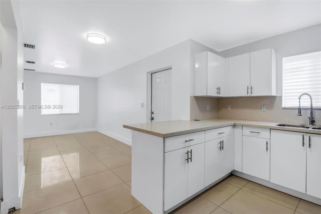 For Rent: $2,900 (3 beds, 2 baths, 1962 Square Feet)