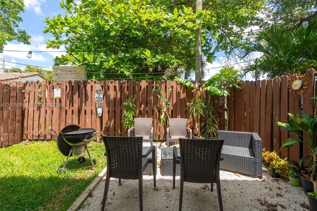 Active With Contract: $2,500 (2 beds, 2 baths, 1100 Square Feet)