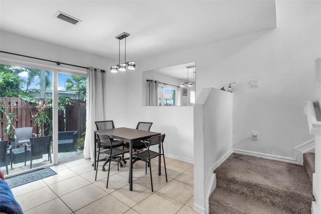 Active With Contract: $2,500 (2 beds, 2 baths, 1100 Square Feet)