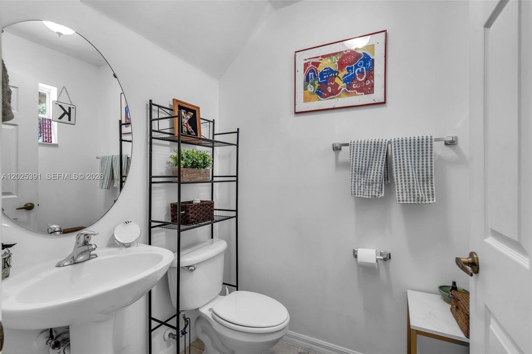 Active With Contract: $2,500 (2 beds, 2 baths, 1100 Square Feet)