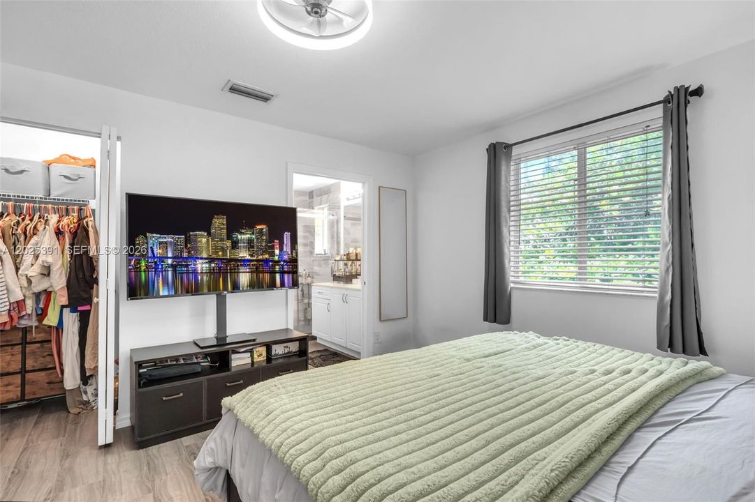 Active With Contract: $2,500 (2 beds, 2 baths, 1100 Square Feet)