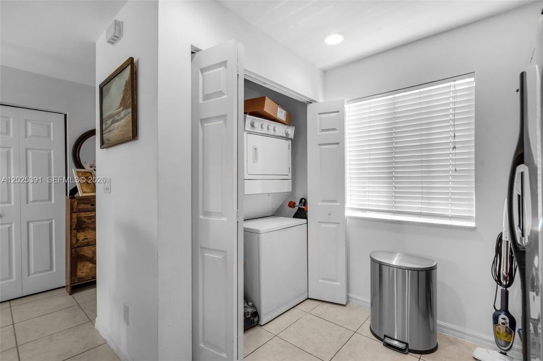 Active With Contract: $2,500 (2 beds, 2 baths, 1100 Square Feet)