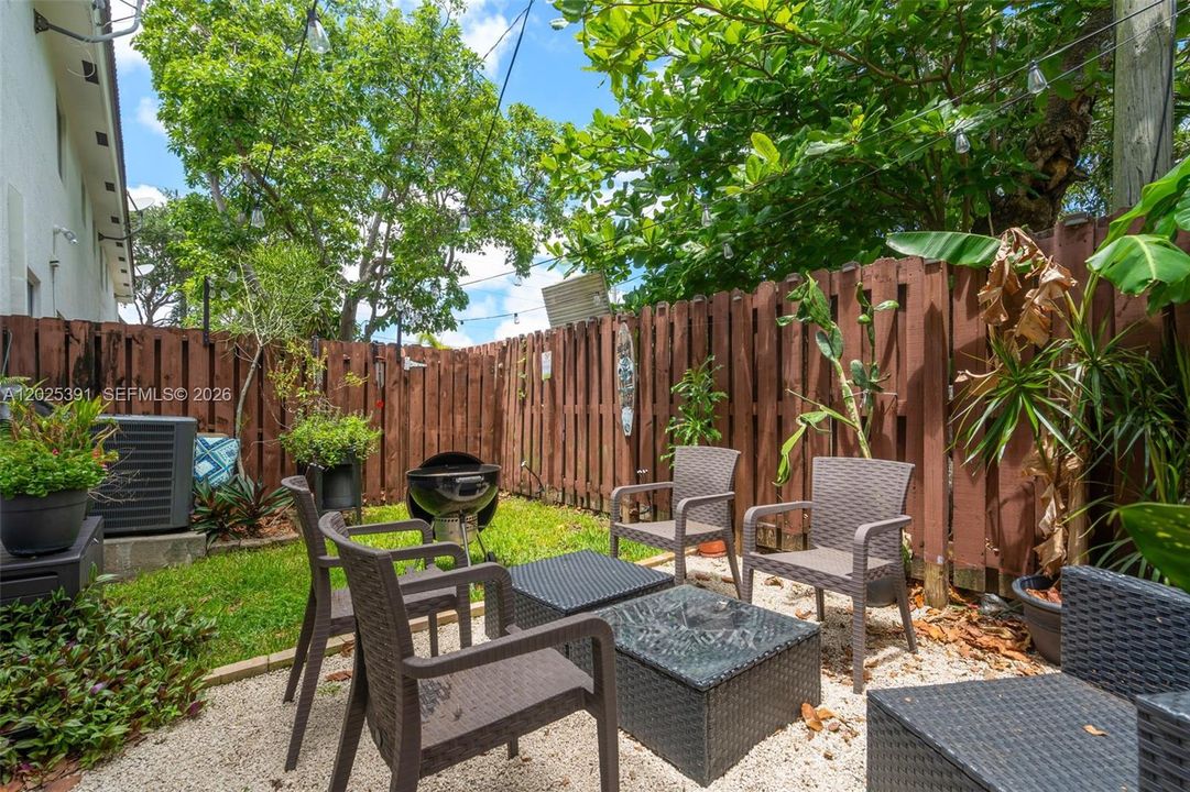 Active With Contract: $2,500 (2 beds, 2 baths, 1100 Square Feet)