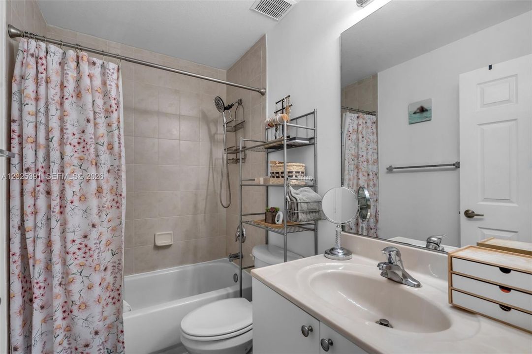 Active With Contract: $2,500 (2 beds, 2 baths, 1100 Square Feet)