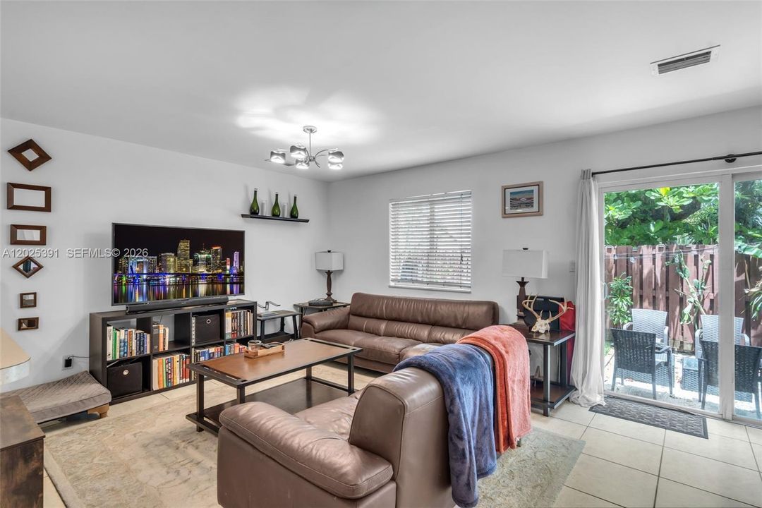 Active With Contract: $2,500 (2 beds, 2 baths, 1100 Square Feet)