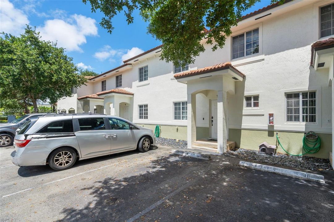 Active With Contract: $2,500 (2 beds, 2 baths, 1100 Square Feet)